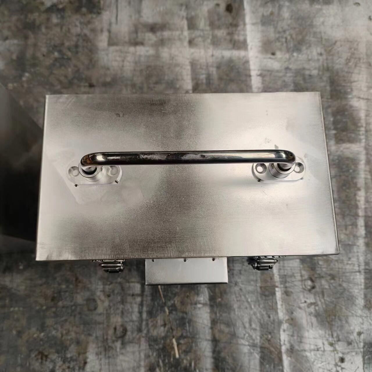 乌海铅箱：辐射安全的坚固堡垒