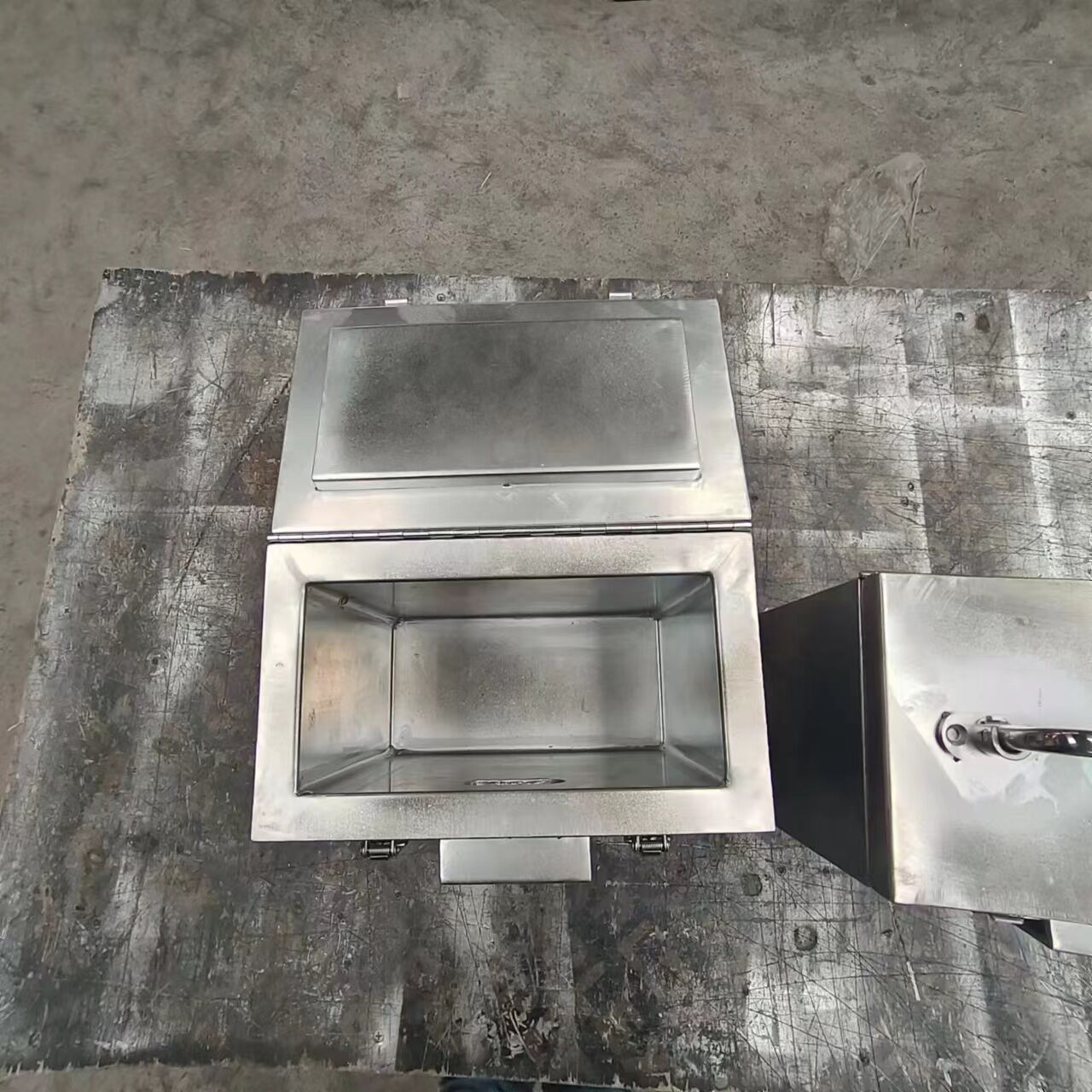 乌海深入剖析铅箱：防护与存储的可靠伙伴